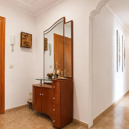 דירה Spacious In Downtown קלפה