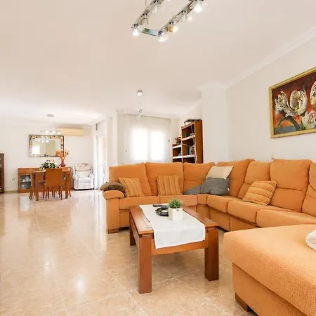 Spacious In Downtown דירה *