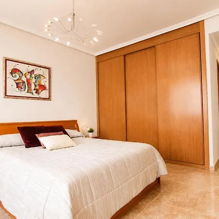 Spacious In Downtown דירה